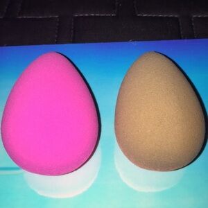 NEW ORIGINAL BEAUTYBLENDER AND BEAUTYBLENDER NUDE!